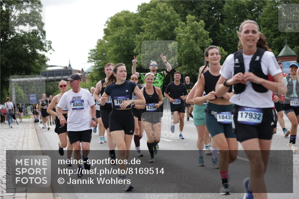 29.06.2025 - hella hamburg halbmarathon Jannik Wohlers http://msf.ph/oto/8169514 29.06.2025 10:21:24 Lombardsbrücke 1158, 1191, 1250, 1668, 1958, 2172, 2315, 2353, 2529, 3606, 3995, 4046, 4289, 4375, 4376, 5122, 5641, 5759, 5957, 6086, 6475, 6676, 6805, 7075, 7162, 7612, 7672, 8715, 8896, 8959, 9002, 9062, 9326, 9369, 9635, 10019, 10125, 10210, 10787, 11424, 11425, 12041, 12402, 12659, 13477, 13604, 14278, 15104, 16762, 16781, 16796, 17903, 17932, 18439, 19099 meine-sportfotos.de