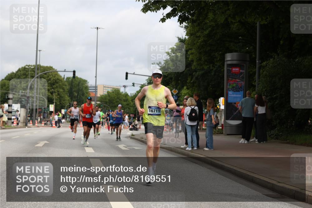 29.06.2025 - hella hamburg halbmarathon Yannick Fuchs http://msf.ph/oto/8169551 29.06.2025 10:23:53 20KM 1827, 3968, 5328, 6090, 8473, 10222, 10351, 10486, 14140, 15655, 16711, 17213, 17374, 17428, 17488, 18763 meine-sportfotos.de