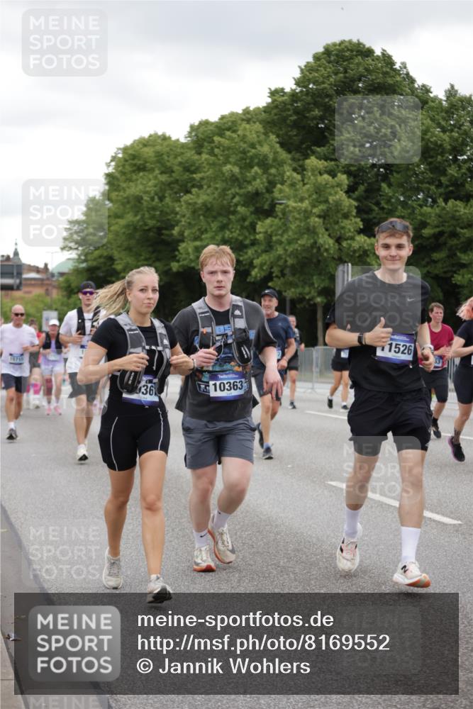 29.06.2025 - hella hamburg halbmarathon Jannik Wohlers http://msf.ph/oto/8169552 29.06.2025 11:06:10 Lombardsbrücke 2772, 2950, 2967, 3000, 3110, 3162, 3889, 3911, 3948, 3949, 4163, 4343, 4957, 5133, 5175, 6005, 6431, 6432, 6865, 7573, 7590, 9713, 9863, 10361, 10363, 11526, 11704, 12387, 12689, 12728, 12730, 13219, 13304, 13641, 13655, 13762, 14308, 14309, 14427, 14974, 14976, 15131, 15132, 15279, 15718, 16216, 16853, 18448, 18621 meine-sportfotos.de