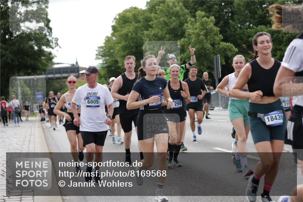 29.06.2025 - hella hamburg halbmarathon Jannik Wohlers http://msf.ph/oto/8169568 29.06.2025 10:21:25 Lombardsbrücke 1158, 1191, 1250, 1294, 1668, 1958, 2172, 2315, 2353, 2529, 3606, 3995, 4046, 4289, 4375, 4376, 5641, 5759, 5957, 6086, 6475, 6676, 6805, 7075, 7162, 7612, 7672, 8715, 8896, 8959, 9002, 9062, 9326, 9635, 10019, 10125, 10210, 10787, 11424, 11425, 12041, 12402, 12659, 13477, 13604, 14278, 15104, 16143, 16762, 16781, 16796, 17903, 17932, 18439, 19099 meine-sportfotos.de