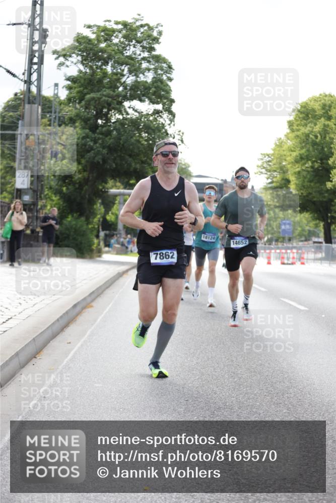29.06.2025 - hella hamburg halbmarathon Jannik Wohlers http://msf.ph/oto/8169570 29.06.2025 09:41:30 Lombardsbrücke 1241, 2892, 4128, 4571, 6559, 7142, 7862, 10780, 11194, 11965, 12067, 12641, 13440, 13751, 13780, 14019, 14107, 16169, 17752, 18124, 18897 meine-sportfotos.de