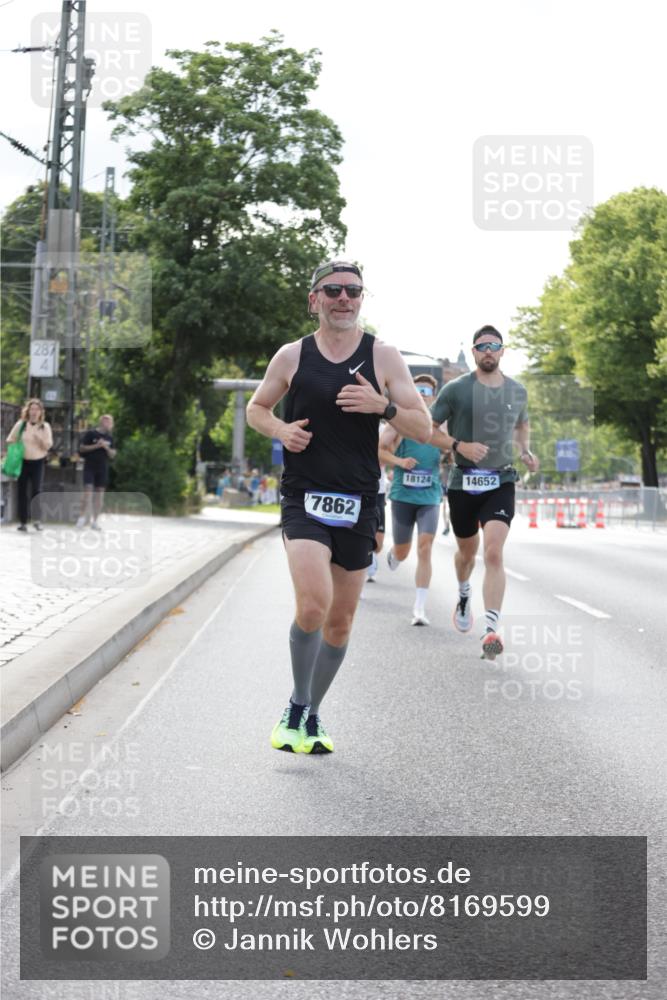 29.06.2025 - hella hamburg halbmarathon Jannik Wohlers http://msf.ph/oto/8169599 29.06.2025 09:41:30 Lombardsbrücke 1241, 2892, 4128, 4571, 6559, 7142, 7862, 10780, 11194, 11965, 12067, 12641, 13440, 13751, 13780, 14019, 14107, 16169, 17752, 18124, 18897 meine-sportfotos.de