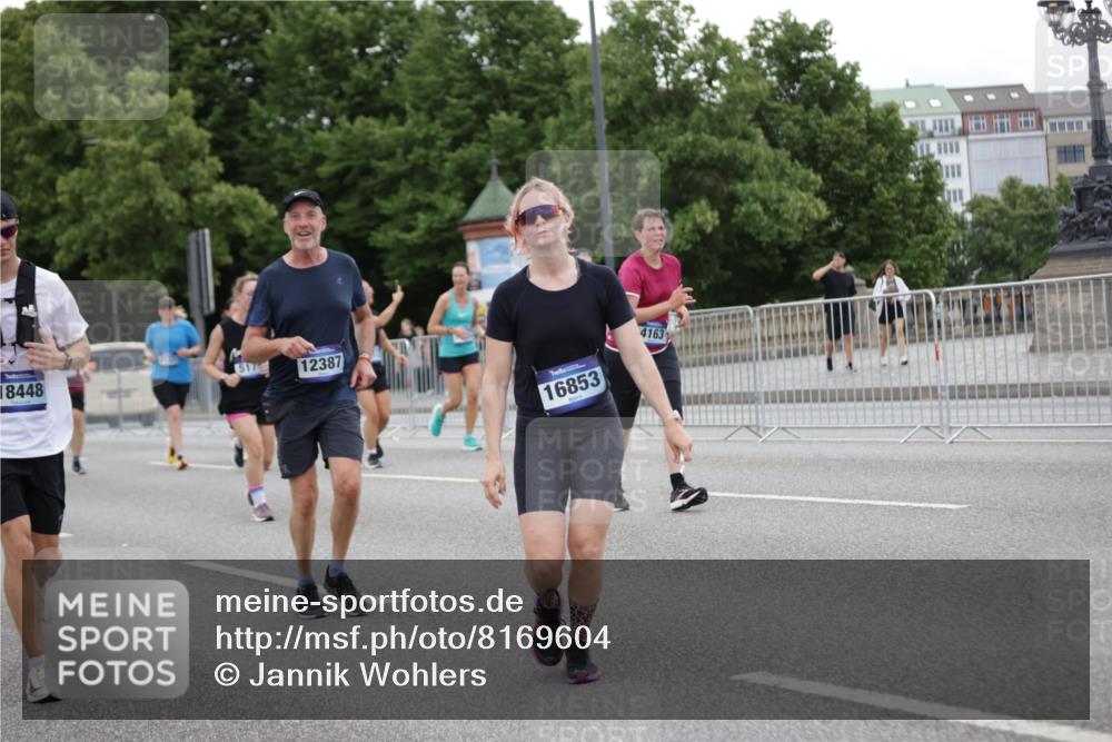 29.06.2025 - hella hamburg halbmarathon Jannik Wohlers http://msf.ph/oto/8169604 29.06.2025 11:06:12 Lombardsbrücke 2772, 2950, 2967, 3000, 3110, 3162, 3889, 3911, 3948, 3949, 4163, 4343, 4957, 5133, 5175, 6005, 6431, 6432, 6865, 7573, 7590, 8400, 9713, 9724, 9863, 10347, 10361, 10363, 11526, 11704, 12387, 12728, 12730, 13219, 13641, 13655, 13762, 14308, 14309, 14427, 14974, 14976, 15131, 15132, 15279, 15718, 16216, 16853, 18448, 18621 meine-sportfotos.de