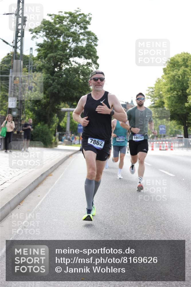 29.06.2025 - hella hamburg halbmarathon Jannik Wohlers http://msf.ph/oto/8169626 29.06.2025 09:41:31 Lombardsbrücke 1241, 2892, 4128, 4571, 6559, 7142, 7862, 11194, 11965, 12067, 12641, 13440, 13751, 13780, 14019, 14107, 16169, 17752, 18124, 18897 meine-sportfotos.de