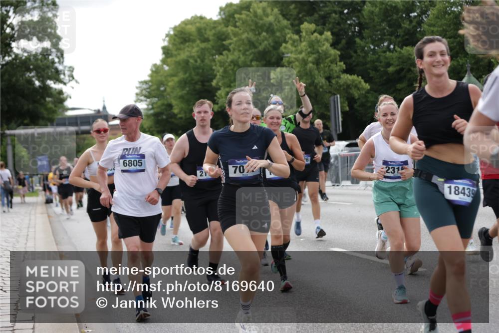 29.06.2025 - hella hamburg halbmarathon Jannik Wohlers http://msf.ph/oto/8169640 29.06.2025 10:21:25 Lombardsbrücke 1158, 1191, 1250, 1294, 1668, 1958, 2172, 2315, 2353, 2529, 3606, 3995, 4046, 4289, 4375, 4376, 5641, 5759, 5957, 6086, 6475, 6676, 6805, 7075, 7162, 7612, 7672, 8715, 8896, 8959, 9002, 9062, 9326, 9635, 10019, 10125, 10210, 10787, 11424, 11425, 12041, 12402, 12659, 13477, 13604, 14278, 15104, 16143, 16762, 16781, 16796, 17903, 17932, 18439, 19099 meine-sportfotos.de