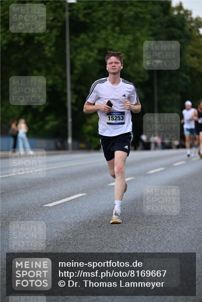 29.06.2025 - hella hamburg halbmarathon Dr. Thomas Lammeyer http://msf.ph/oto/8169667 29.06.2025 09:45:42 Kennedybrücke 5612, 7331, 7855, 9269, 10468, 11078, 11228 meine-sportfotos.de
