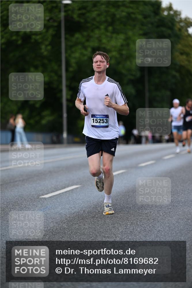 29.06.2025 - hella hamburg halbmarathon Dr. Thomas Lammeyer http://msf.ph/oto/8169682 29.06.2025 09:45:42 Kennedybrücke 5612, 7331, 7855, 9269, 10468, 11078, 11228 meine-sportfotos.de