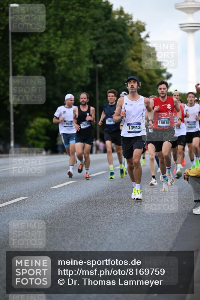 29.06.2025 - hella hamburg halbmarathon Dr. Thomas Lammeyer http://msf.ph/oto/8169759 29.06.2025 09:45:45 Kennedybrücke 5612, 7331, 7855, 9269, 10468, 11078, 11228 meine-sportfotos.de