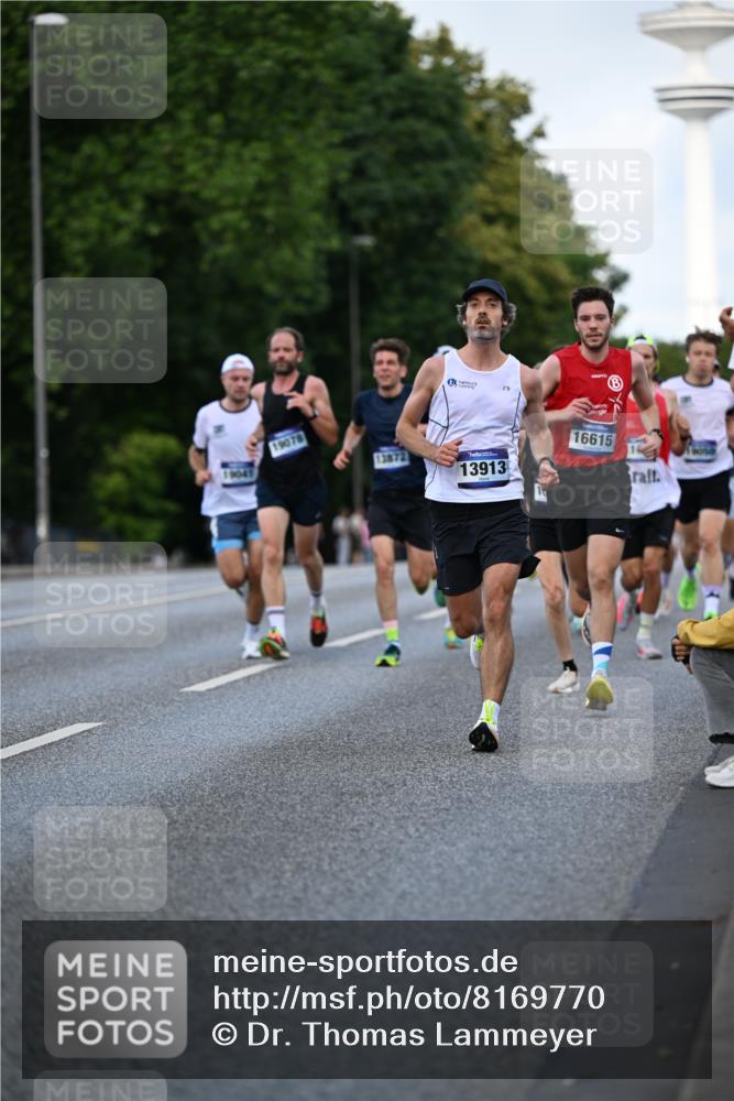 29.06.2025 - hella hamburg halbmarathon Dr. Thomas Lammeyer http://msf.ph/oto/8169770 29.06.2025 09:45:46 Kennedybrücke 5612, 7331, 7855, 9269, 10468, 11078, 11228 meine-sportfotos.de
