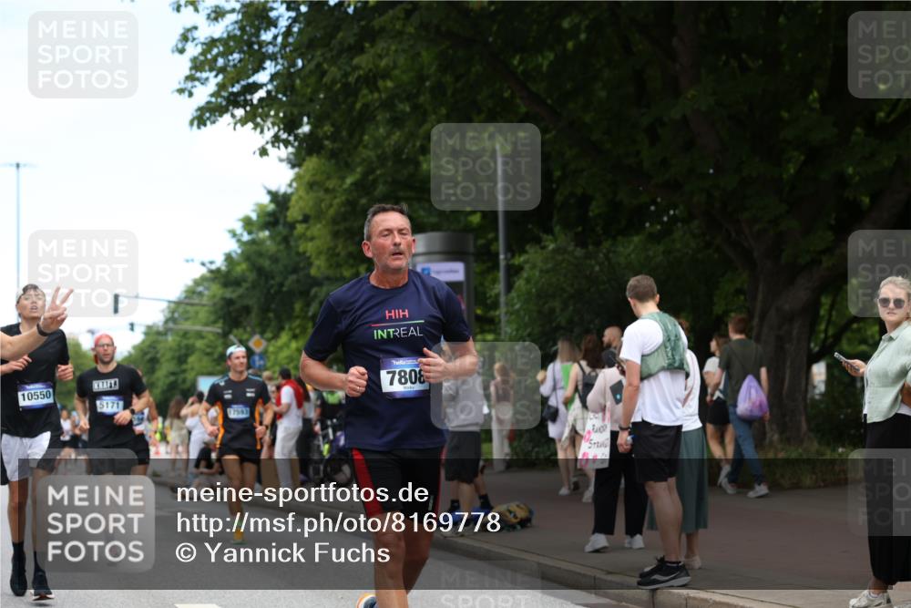 29.06.2025 - hella hamburg halbmarathon Yannick Fuchs http://msf.ph/oto/8169778 29.06.2025 11:18:50 20KM 2097, 2271, 3088, 3247, 3363, 4113, 4131, 4166, 5041, 5171, 5429, 6676, 6899, 7519, 7808, 7832, 7945, 9327, 10050, 10167, 10172, 10550, 10754, 10966, 12500, 12996, 13810, 15129, 15266, 16673, 16863, 17496, 17593, 17594, 17736, 17954, 18172, 18210, 18661, 18755, 19052, 19154, 19180 meine-sportfotos.de