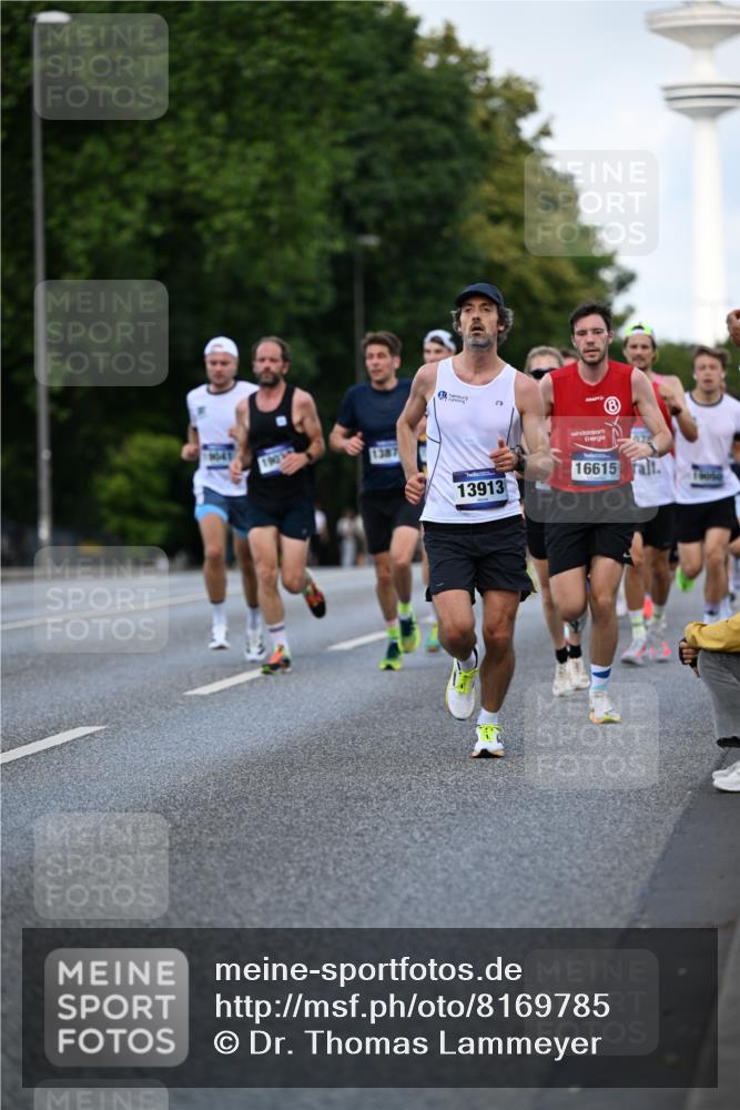 29.06.2025 - hella hamburg halbmarathon Dr. Thomas Lammeyer http://msf.ph/oto/8169785 29.06.2025 09:45:46 Kennedybrücke 5612, 7331, 7855, 9269, 10468, 11078, 11228 meine-sportfotos.de