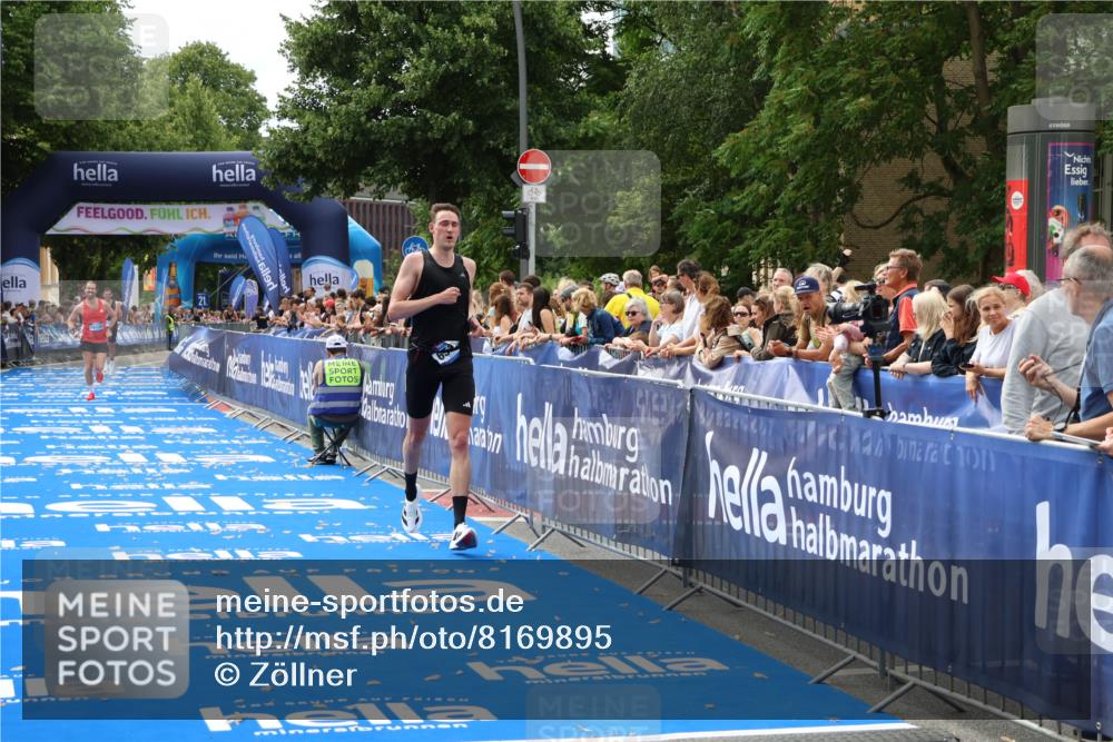 29.06.2025 - hella hamburg halbmarathon Zöllner http://msf.ph/oto/8169895 29.06.2025 10:21:06 Ziel 6530, 16120 meine-sportfotos.de