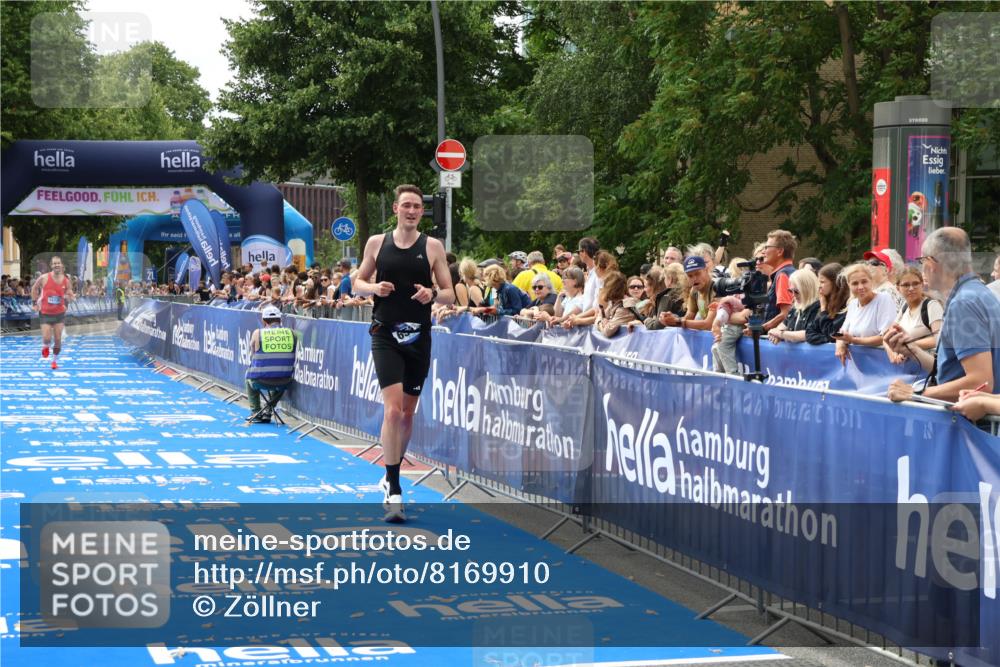 29.06.2025 - hella hamburg halbmarathon Zöllner http://msf.ph/oto/8169910 29.06.2025 10:21:07 Ziel 6530, 14717, 16120 meine-sportfotos.de