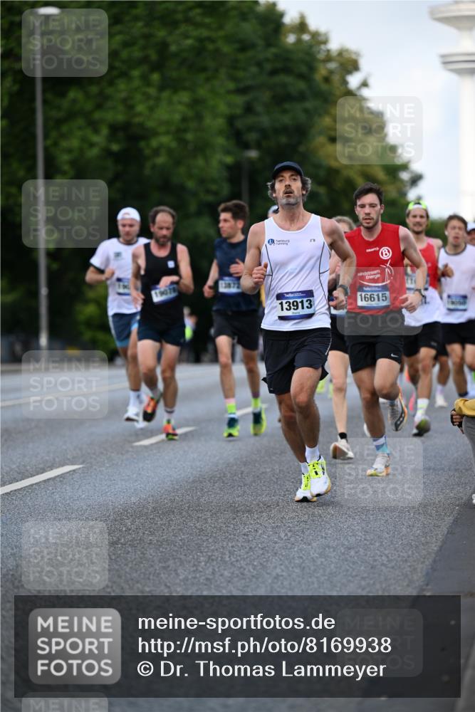 29.06.2025 - hella hamburg halbmarathon Dr. Thomas Lammeyer http://msf.ph/oto/8169938 29.06.2025 09:45:46 Kennedybrücke 5612, 7331, 7855, 9269, 10468, 11078, 11228 meine-sportfotos.de