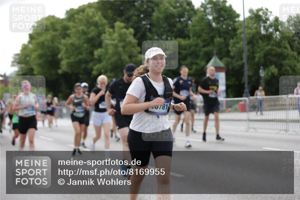 29.06.2025 - hella hamburg halbmarathon Jannik Wohlers http://msf.ph/oto/8169955 29.06.2025 10:21:28 Lombardsbrücke 1158, 1191, 1250, 1294, 1668, 1958, 2172, 2315, 2353, 2529, 3606, 3995, 4046, 4289, 4375, 4376, 5641, 6475, 6676, 6805, 7075, 7162, 7612, 7672, 8715, 8959, 9002, 9062, 9326, 9635, 10019, 10125, 10167, 10210, 10710, 10787, 11424, 11425, 12659, 12894, 13477, 13604, 14055, 14168, 14180, 15104, 15635, 16143, 16762, 16781, 16796, 17903, 17932, 17944, 18439, 19008, 19099 meine-sportfotos.de