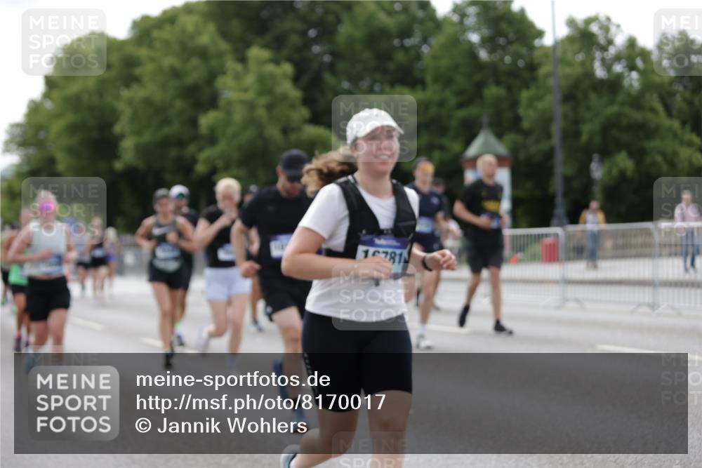 29.06.2025 - hella hamburg halbmarathon Jannik Wohlers http://msf.ph/oto/8170017 29.06.2025 10:21:28 Lombardsbrücke 1158, 1191, 1250, 1294, 1668, 1958, 2172, 2315, 2353, 2529, 3606, 3995, 4046, 4289, 4375, 4376, 5641, 6475, 6676, 6805, 7075, 7162, 7612, 7672, 8715, 8959, 9002, 9062, 9326, 9635, 10019, 10125, 10167, 10210, 10710, 10787, 11424, 11425, 12659, 12894, 13477, 13604, 14055, 14168, 14180, 15104, 15635, 16143, 16762, 16781, 16796, 17903, 17932, 17944, 18439, 19008, 19099 meine-sportfotos.de