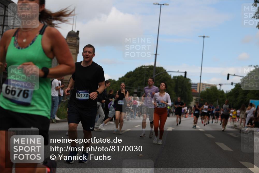29.06.2025 - hella hamburg halbmarathon Yannick Fuchs http://msf.ph/oto/8170030 29.06.2025 11:18:53 20KM 2097, 2271, 3088, 3247, 3363, 3529, 4113, 4131, 4166, 5041, 5171, 5429, 6676, 6899, 7519, 7808, 7945, 9327, 9642, 10050, 10167, 10172, 10550, 10754, 12500, 12996, 15129, 15266, 16673, 16863, 17496, 17593, 17594, 17736, 17954, 18172, 18661, 18755, 19052, 19154, 19180 meine-sportfotos.de