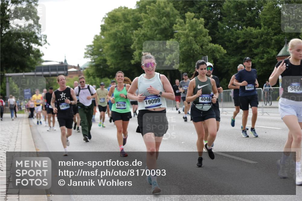 29.06.2025 - hella hamburg halbmarathon Jannik Wohlers http://msf.ph/oto/8170093 29.06.2025 10:21:30 Lombardsbrücke 1158, 1191, 1250, 1294, 1668, 1958, 1963, 2172, 2315, 2353, 2529, 2744, 3606, 3768, 3995, 4046, 4289, 4375, 4376, 5641, 6475, 6676, 6805, 6881, 7075, 7162, 7672, 8715, 8860, 8959, 9002, 9062, 9326, 9327, 9635, 9807, 10019, 10125, 10167, 10210, 10710, 10787, 11424, 11425, 12894, 13477, 13604, 14055, 14059, 14168, 14180, 15104, 15324, 15635, 16143, 16161, 16762, 16781, 16796, 17903, 17932, 17944, 18439, 19008, 19099 meine-sportfotos.de