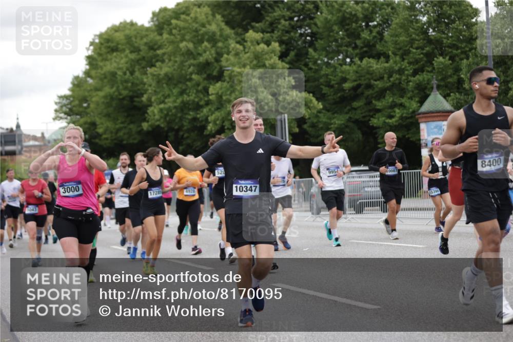 29.06.2025 - hella hamburg halbmarathon Jannik Wohlers http://msf.ph/oto/8170095 29.06.2025 11:06:23 Lombardsbrücke 1153, 1350, 1447, 1489, 2014, 2458, 2646, 2648, 2772, 3000, 3110, 3162, 3211, 3846, 3911, 4343, 4781, 4876, 4912, 4928, 5043, 5133, 5175, 5200, 6005, 6431, 6432, 6865, 7573, 7590, 8078, 8400, 8678, 8837, 8838, 9175, 9511, 9724, 9851, 9863, 9866, 9867, 9880, 9954, 10087, 10169, 10347, 11258, 11330, 11704, 12647, 13576, 13641, 13762, 14427, 14974, 14976, 15396, 15718, 16216, 16783, 17285, 17610, 18025, 18448, 18621, 18984, 19044 meine-sportfotos.de