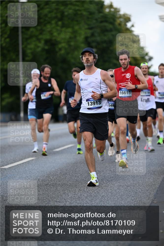29.06.2025 - hella hamburg halbmarathon Dr. Thomas Lammeyer http://msf.ph/oto/8170109 29.06.2025 09:45:47 Kennedybrücke 5612, 7331, 7855, 9269, 10468, 11078, 11228 meine-sportfotos.de