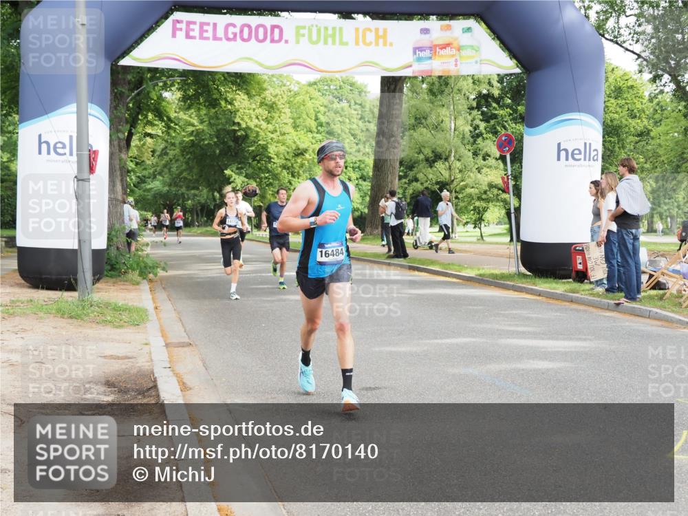 29.06.2025 - hella hamburg halbmarathon MichiJ http://msf.ph/oto/8170140 29.06.2025 10:14:59 Zwischen KM18-KM19 16484, 18695 meine-sportfotos.de