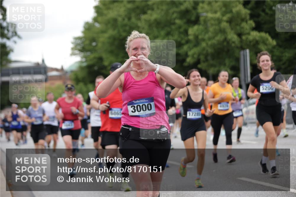 29.06.2025 - hella hamburg halbmarathon Jannik Wohlers http://msf.ph/oto/8170151 29.06.2025 11:06:24 Lombardsbrücke 1153, 1350, 1447, 1489, 2014, 2458, 2646, 2648, 2772, 3000, 3110, 3162, 3211, 3846, 3911, 4343, 4781, 4876, 4912, 4928, 5043, 5133, 5175, 5200, 6005, 6431, 6432, 6865, 7573, 7590, 8078, 8400, 8678, 8837, 8838, 9175, 9511, 9724, 9851, 9863, 9866, 9867, 9880, 9954, 10087, 10169, 10347, 11258, 11330, 11704, 12647, 13576, 13641, 13762, 14427, 14974, 14976, 15396, 15533, 15534, 16216, 16783, 17285, 17607, 17610, 18025, 18621, 18984, 19044 meine-sportfotos.de