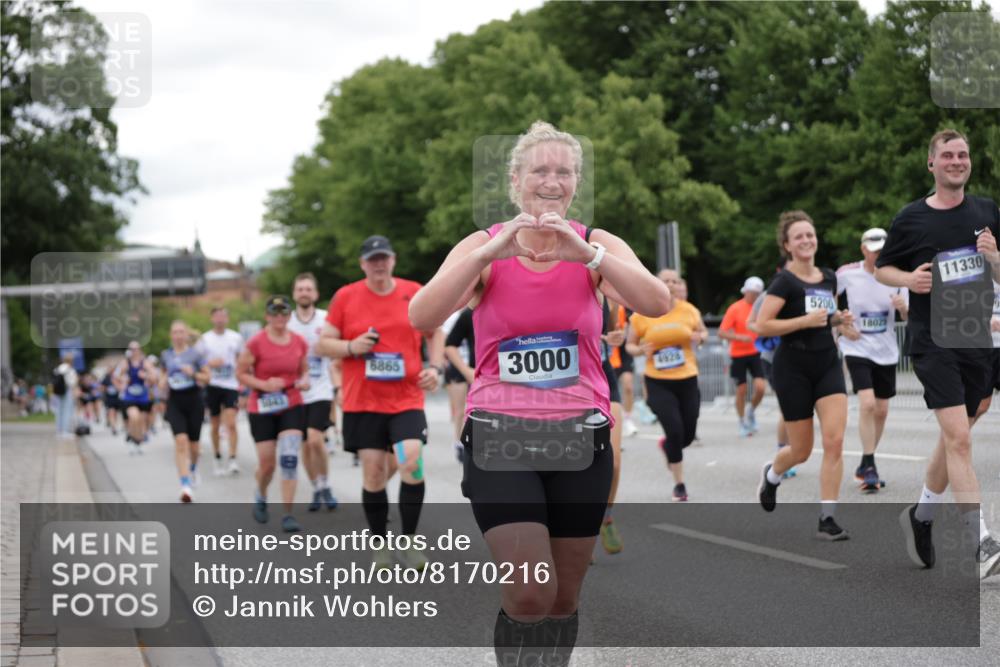 29.06.2025 - hella hamburg halbmarathon Jannik Wohlers http://msf.ph/oto/8170216 29.06.2025 11:06:25 Lombardsbrücke 1153, 1350, 1447, 1489, 2014, 2458, 2646, 2648, 2772, 3000, 3110, 3162, 3211, 3846, 3911, 4343, 4777, 4781, 4875, 4876, 4912, 4928, 5043, 5133, 5200, 6005, 6431, 6432, 6865, 7573, 7590, 8078, 8400, 8678, 8837, 8838, 9175, 9511, 9724, 9851, 9863, 9866, 9867, 9880, 9954, 10087, 10169, 10347, 10779, 10861, 11258, 11330, 11704, 12120, 12647, 13576, 13641, 13762, 14427, 14974, 14976, 15396, 15533, 15534, 16216, 16783, 17285, 17607, 17610, 18025, 18621, 18984, 19044 meine-sportfotos.de