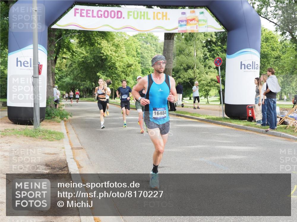 29.06.2025 - hella hamburg halbmarathon MichiJ http://msf.ph/oto/8170227 29.06.2025 10:14:59 Zwischen KM18-KM19 16484, 18695 meine-sportfotos.de