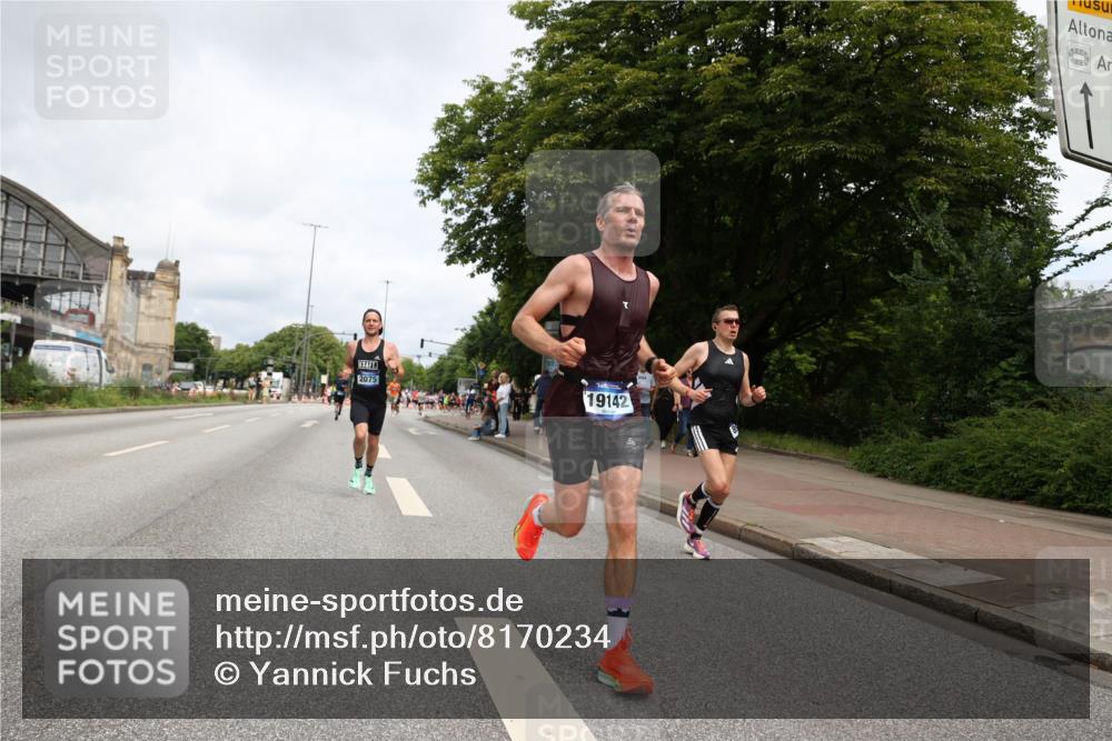 29.06.2025 - hella hamburg halbmarathon Yannick Fuchs http://msf.ph/oto/8170234 29.06.2025 10:24:18 20KM 2021, 2075, 2180, 3043, 7349, 8975, 9137, 10156, 10171, 12287, 12337, 13838, 14164, 14395, 15880, 16118, 16157, 18699, 18737, 18874, 19142, 19194, 19203, 19204 meine-sportfotos.de