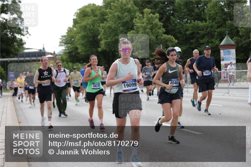 29.06.2025 - hella hamburg halbmarathon Jannik Wohlers http://msf.ph/oto/8170279 29.06.2025 10:21:30 Lombardsbrücke 1158, 1191, 1250, 1294, 1668, 1958, 1963, 2172, 2315, 2353, 2529, 2744, 3606, 3768, 3995, 4046, 4289, 4375, 4376, 5641, 6475, 6676, 6805, 6881, 7075, 7162, 7672, 8715, 8860, 8959, 9002, 9062, 9326, 9327, 9635, 9807, 10019, 10125, 10167, 10210, 10710, 10787, 11424, 11425, 12894, 13477, 13604, 14055, 14059, 14168, 14180, 15104, 15324, 15635, 16143, 16161, 16762, 16781, 16796, 17903, 17932, 17944, 18439, 19008, 19099 meine-sportfotos.de