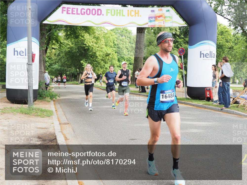 29.06.2025 - hella hamburg halbmarathon MichiJ http://msf.ph/oto/8170294 29.06.2025 10:15:00 Zwischen KM18-KM19 16484, 18695, 18740 meine-sportfotos.de