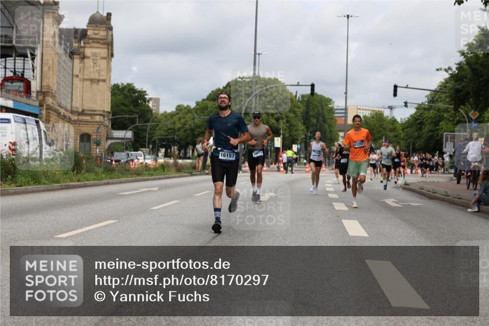 29.06.2025 - hella hamburg halbmarathon Yannick Fuchs http://msf.ph/oto/8170297 29.06.2025 10:24:22 20KM 2021, 2075, 2180, 3043, 6781, 7231, 7349, 8975, 9137, 10156, 10171, 10790, 12287, 12337, 13838, 14164, 14395, 15880, 16118, 16157, 18699, 18737, 18874, 19142, 19194, 19203, 19204 meine-sportfotos.de