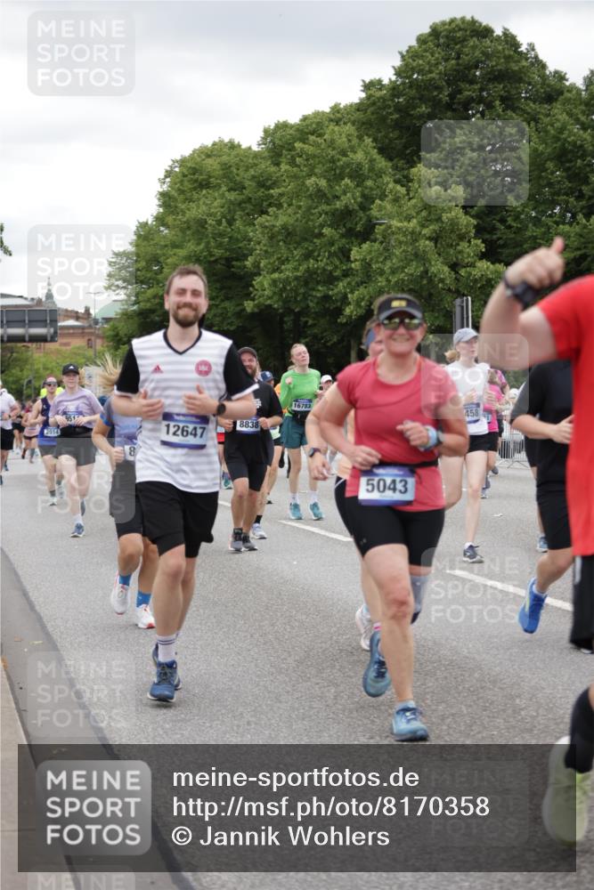 29.06.2025 - hella hamburg halbmarathon Jannik Wohlers http://msf.ph/oto/8170358 29.06.2025 11:06:28 Lombardsbrücke 1153, 1350, 1447, 1489, 2014, 2187, 2458, 2646, 2648, 3000, 3110, 3162, 3211, 3846, 4777, 4781, 4875, 4876, 4912, 4928, 5043, 5200, 6005, 6180, 6299, 6431, 6432, 6865, 7590, 8078, 8400, 8678, 8837, 8838, 9175, 9511, 9724, 9851, 9866, 9867, 9880, 9954, 10087, 10169, 10347, 10779, 10861, 11258, 11330, 12120, 12647, 13576, 15396, 15533, 15534, 16783, 17285, 17607, 17610, 18025, 18984, 19044 meine-sportfotos.de