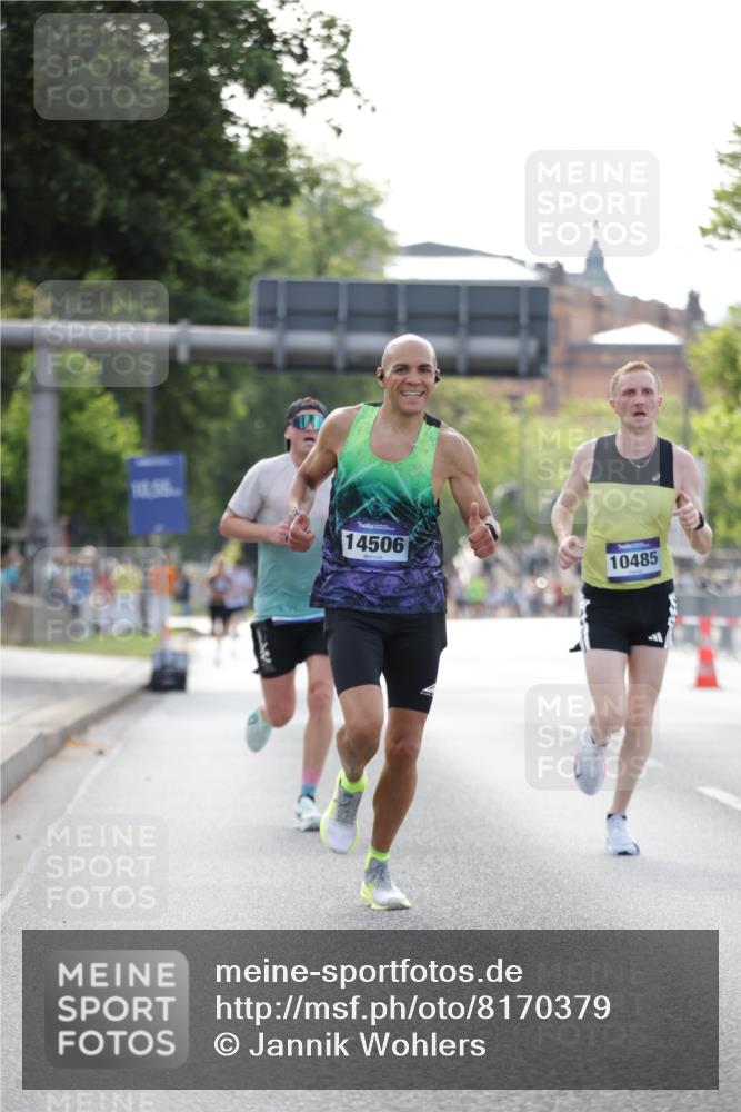 29.06.2025 - hella hamburg halbmarathon Jannik Wohlers http://msf.ph/oto/8170379 29.06.2025 09:41:36 Lombardsbrücke 1241, 2604, 2892, 6559, 7142, 7862, 10485, 11965, 13440, 13751, 14019, 14107, 14506, 16169, 17003, 17752, 18124, 18897 meine-sportfotos.de