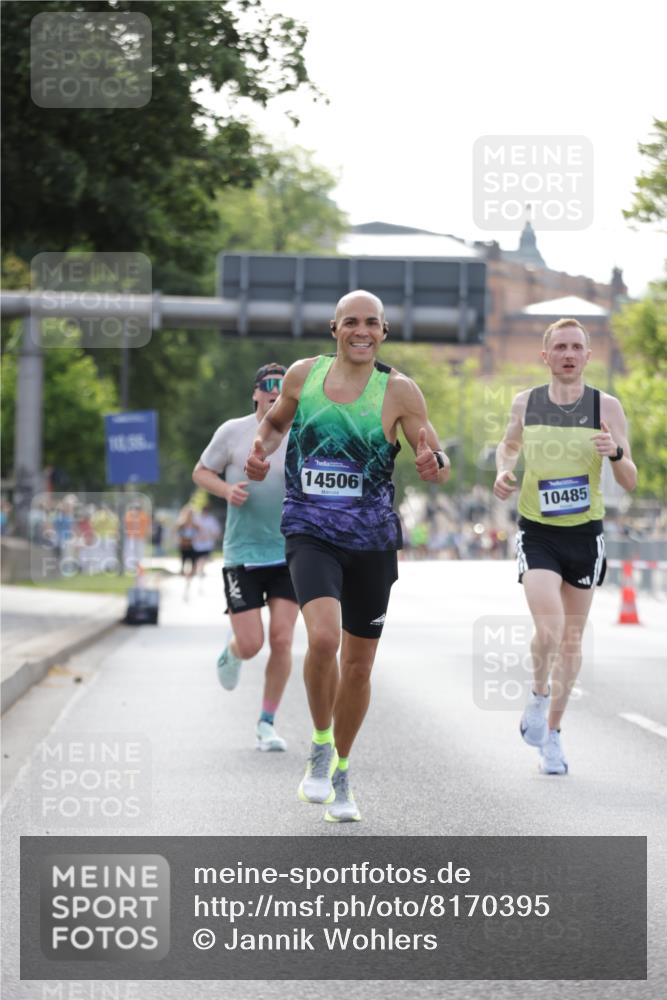 29.06.2025 - hella hamburg halbmarathon Jannik Wohlers http://msf.ph/oto/8170395 29.06.2025 09:41:36 Lombardsbrücke 1241, 2604, 2892, 6559, 7142, 7862, 10485, 11965, 13440, 13751, 14019, 14107, 14506, 16169, 17003, 17752, 18124, 18897 meine-sportfotos.de