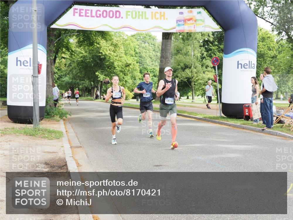 29.06.2025 - hella hamburg halbmarathon MichiJ http://msf.ph/oto/8170421 29.06.2025 10:15:00 Zwischen KM18-KM19 16484, 18695, 18740 meine-sportfotos.de