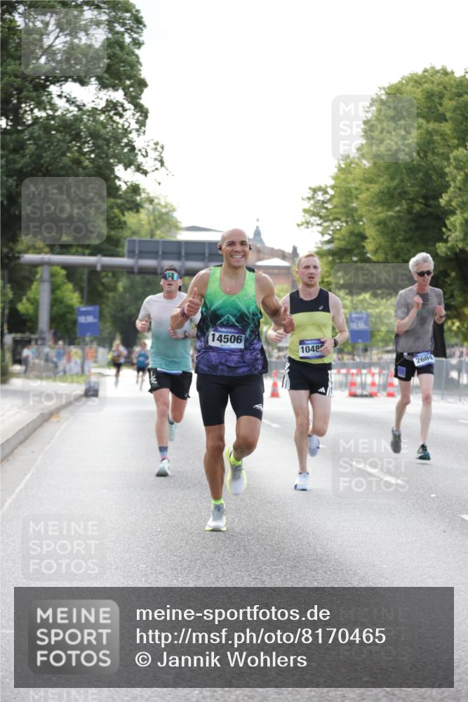 29.06.2025 - hella hamburg halbmarathon Jannik Wohlers http://msf.ph/oto/8170465 29.06.2025 09:41:37 Lombardsbrücke 1241, 2604, 2892, 6559, 7142, 7862, 10485, 11965, 13440, 13751, 14019, 14506, 16169, 17003, 17752, 18124, 18897 meine-sportfotos.de