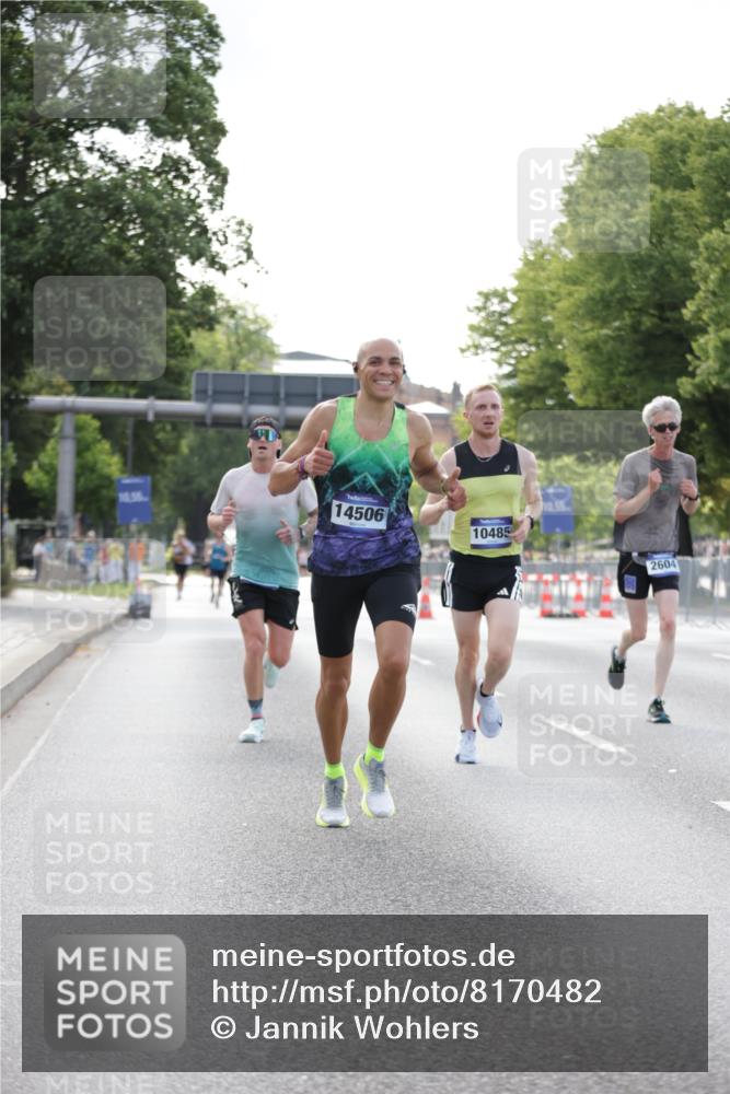 29.06.2025 - hella hamburg halbmarathon Jannik Wohlers http://msf.ph/oto/8170482 29.06.2025 09:41:37 Lombardsbrücke 1241, 2604, 2892, 6559, 7142, 7862, 10485, 11965, 13440, 13751, 14019, 14506, 16169, 17003, 17752, 18124, 18897 meine-sportfotos.de