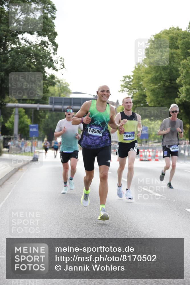 29.06.2025 - hella hamburg halbmarathon Jannik Wohlers http://msf.ph/oto/8170502 29.06.2025 09:41:37 Lombardsbrücke 1241, 2604, 2892, 6559, 7142, 7862, 10485, 11965, 13440, 13751, 14019, 14506, 16169, 17003, 17752, 18124, 18897 meine-sportfotos.de
