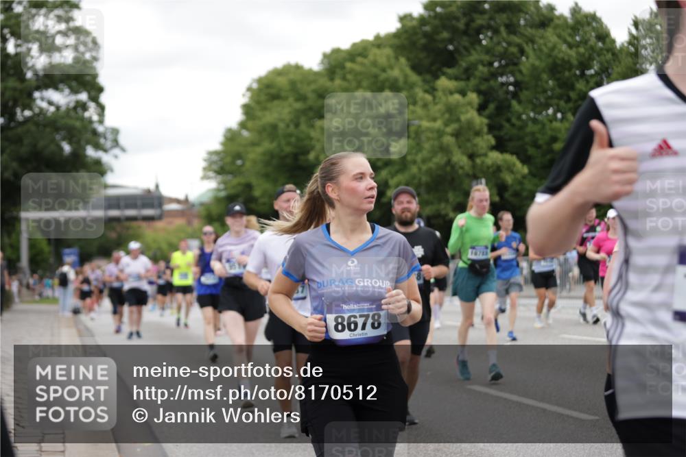 29.06.2025 - hella hamburg halbmarathon Jannik Wohlers http://msf.ph/oto/8170512 29.06.2025 11:06:30 Lombardsbrücke 1153, 1350, 1447, 1489, 2014, 2187, 2458, 2646, 2648, 3000, 3110, 3211, 3846, 4777, 4781, 4875, 4876, 4912, 4928, 5043, 5200, 6005, 6180, 6224, 6299, 6431, 6432, 6507, 6510, 6865, 8078, 8400, 8678, 8837, 8838, 9175, 9511, 9724, 9851, 9866, 9867, 9880, 9954, 10087, 10169, 10347, 10779, 10861, 11258, 11330, 12120, 12647, 13576, 15396, 15533, 15534, 16783, 17285, 17607, 17610, 18025, 18984, 19044 meine-sportfotos.de