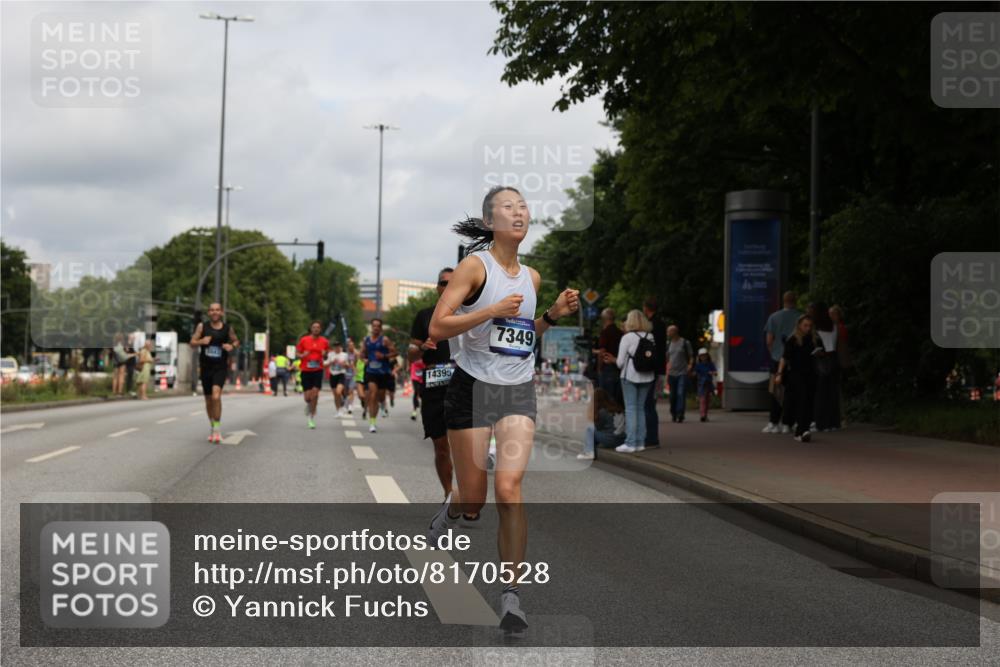 29.06.2025 - hella hamburg halbmarathon Yannick Fuchs http://msf.ph/oto/8170528 29.06.2025 10:24:26 20KM 2021, 2075, 2180, 3043, 6781, 7231, 7349, 8975, 9137, 10156, 10171, 10790, 12287, 12337, 13374, 13838, 14164, 14395, 15880, 16118, 16157, 18699, 18737, 18874, 19042, 19142, 19194, 19202, 19203, 19204 meine-sportfotos.de