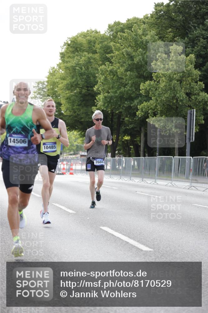29.06.2025 - hella hamburg halbmarathon Jannik Wohlers http://msf.ph/oto/8170529 29.06.2025 09:41:37 Lombardsbrücke 1241, 2604, 2892, 6559, 7142, 7862, 10485, 11965, 13440, 13751, 14019, 14506, 16169, 17003, 17752, 18124, 18897 meine-sportfotos.de