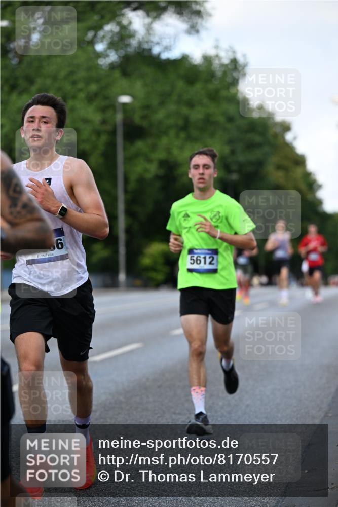 29.06.2025 - hella hamburg halbmarathon Dr. Thomas Lammeyer http://msf.ph/oto/8170557 29.06.2025 09:45:52 Kennedybrücke 5612, 7331, 7855, 9269, 10468, 11078, 11228 meine-sportfotos.de