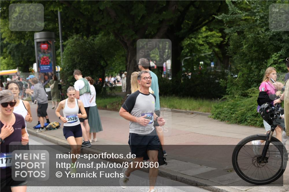 29.06.2025 - hella hamburg halbmarathon Yannick Fuchs http://msf.ph/oto/8170560 29.06.2025 11:19:03 20KM 1458, 1773, 2271, 3247, 3363, 3529, 4113, 4166, 4793, 5041, 5171, 6556, 6676, 6736, 7519, 7808, 7945, 9152, 9327, 9576, 9642, 9966, 10167, 10550, 10754, 11376, 11999, 12500, 12996, 13460, 13829, 15757, 16038, 16673, 17496, 17593, 17594, 17736, 17954, 18172, 18661, 18755, 19052, 19154, 19180 meine-sportfotos.de