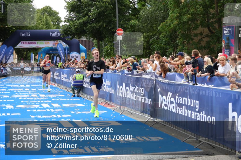 29.06.2025 - hella hamburg halbmarathon Zöllner http://msf.ph/oto/8170600 29.06.2025 10:22:06 Ziel 13751, 16068, 17886 meine-sportfotos.de