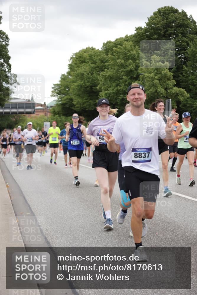29.06.2025 - hella hamburg halbmarathon Jannik Wohlers http://msf.ph/oto/8170613 29.06.2025 11:06:31 Lombardsbrücke 1153, 1350, 1447, 1489, 2014, 2187, 2458, 2646, 2648, 3000, 3110, 3211, 3846, 4777, 4781, 4875, 4876, 4912, 4928, 5043, 5200, 6180, 6224, 6299, 6431, 6432, 6507, 6510, 8078, 8400, 8678, 8837, 8838, 9175, 9511, 9724, 9851, 9866, 9867, 9880, 9954, 10087, 10169, 10347, 10779, 10861, 11258, 11330, 11492, 12120, 12647, 13576, 13889, 15396, 15533, 15534, 16783, 17265, 17285, 17607, 17610, 18025, 18984, 19044 meine-sportfotos.de