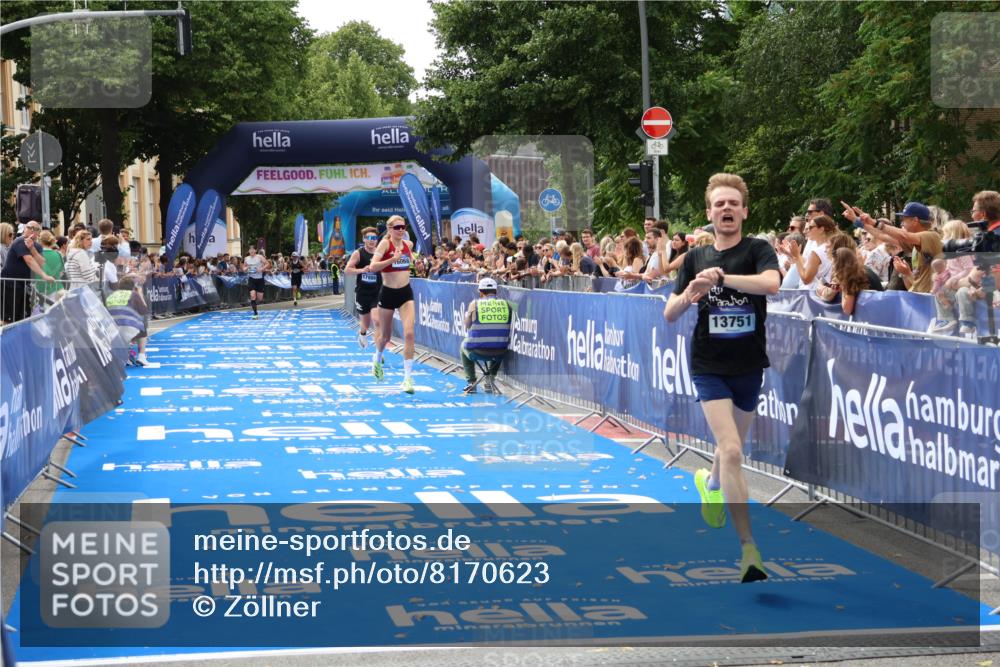 29.06.2025 - hella hamburg halbmarathon Zöllner http://msf.ph/oto/8170623 29.06.2025 10:22:06 Ziel 13751, 16068, 17886 meine-sportfotos.de