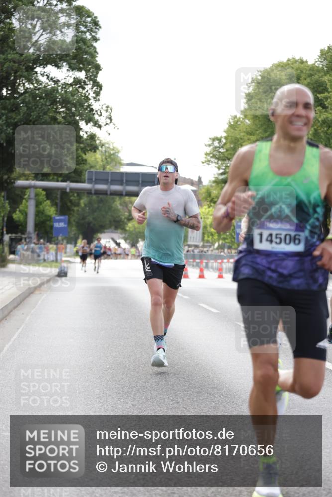 29.06.2025 - hella hamburg halbmarathon Jannik Wohlers http://msf.ph/oto/8170656 29.06.2025 09:41:38 Lombardsbrücke 1241, 2604, 2892, 6559, 7862, 10485, 11965, 13440, 13751, 14019, 14506, 16169, 17003, 17752, 18124, 18897 meine-sportfotos.de