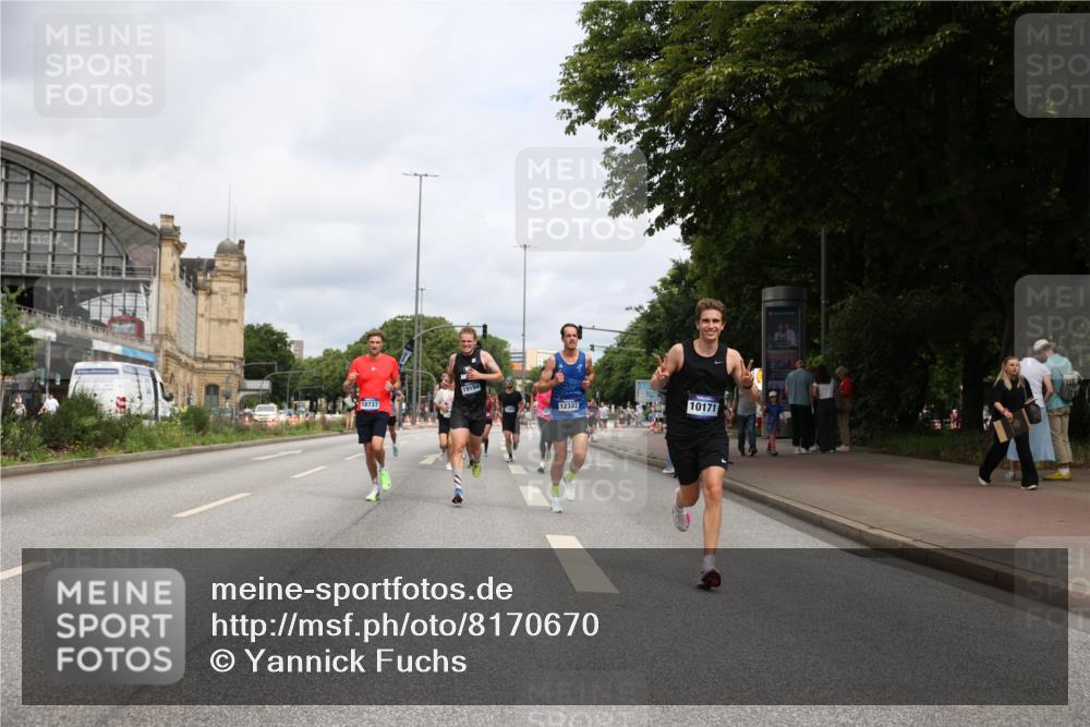 29.06.2025 - hella hamburg halbmarathon Yannick Fuchs http://msf.ph/oto/8170670 29.06.2025 10:24:30 20KM 2021, 2180, 3043, 6781, 7231, 7349, 9137, 9571, 10156, 10171, 10790, 12287, 12337, 13374, 13838, 14164, 14395, 15880, 16118, 16157, 16736, 18699, 18737, 18874, 19042, 19194, 19202, 19203, 19204 meine-sportfotos.de