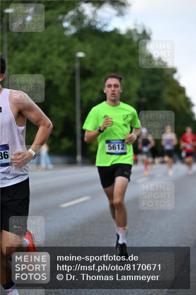 29.06.2025 - hella hamburg halbmarathon Dr. Thomas Lammeyer http://msf.ph/oto/8170671 29.06.2025 09:45:53 Kennedybrücke 4338, 5612, 7331, 7855, 9269, 10468, 11078, 11228 meine-sportfotos.de